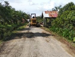 PUPR Aceh Barat Lanjutkan Pengaspalan Jalan Peulanteu LB – Gunomg Pulo