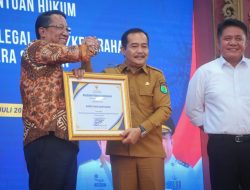 Bupati Musi Banyuasin Terima Penghargaan dari Menteri Hukum RI