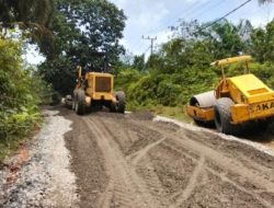 PUPR Aceh Barat Lanjutkan Pengaspalan Jalan di Pedalaman Kecamatan Meureubo