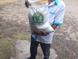 238 Orang Warga Paringgonan Dapat Bantuan Beras 20 Kg