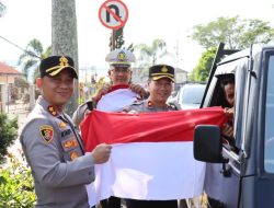 Polres Aceh Tengah dan Bhayangkari Bagikan Bendera Merah Putih Gratis Sambut HUT RI ke-80