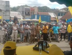 Golkar Tapsel Bagikan Paket Sembako Gratis Ke Tukan Becak Bentor Batang Toru