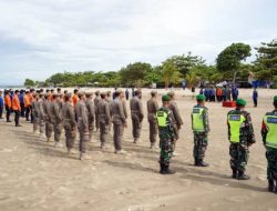 Damkar Lamsel Gelar Pelatihan Water Rescue di Pantai Kedu-Kalianda