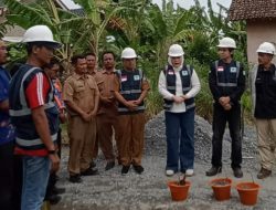 Camat Kalianda Dampingi Bella Jayanti Peletakan Batu Pertama, Pembangunan Jalan di Marga Catur