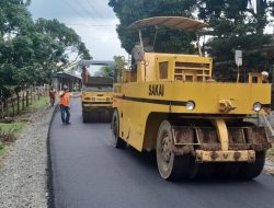 PUPR Aceh Barat Aspal Jalan Ujong Raja – Atong Sepanjang 800 Meter di Kecamatan Panton Reu