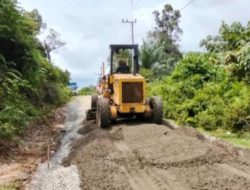 PUPR Aceh Barat Perbaiki Jalan Penghubung Sarah Perlak – Kajeung Kecamatan Sungai Mas