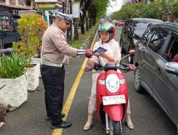 Satlantas Polres Aceh Barat Tingkatkan Edukasi Keselamatan, Sebar Brosur Tertib Lalu Lintas pada Ops Zebra Seulawah 2025